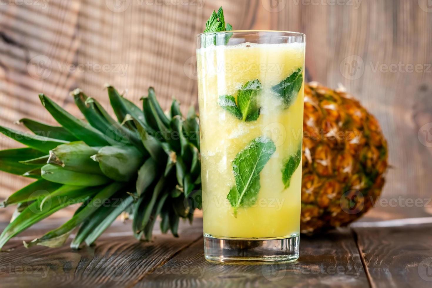 Ananas und Minze Caipirinha Cocktail foto