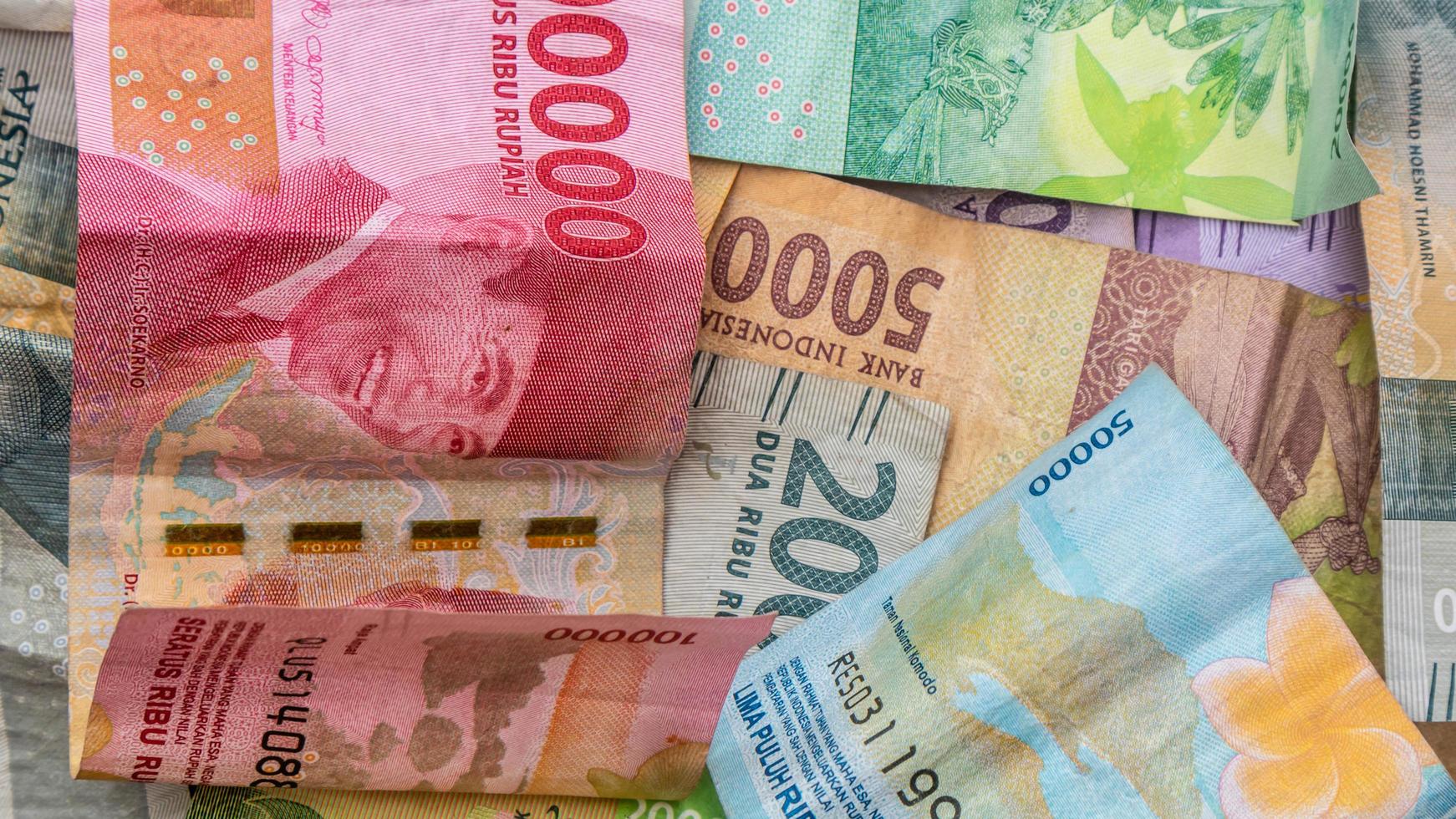 Stapel von Rupiah-Banknoten als Hintergrund foto