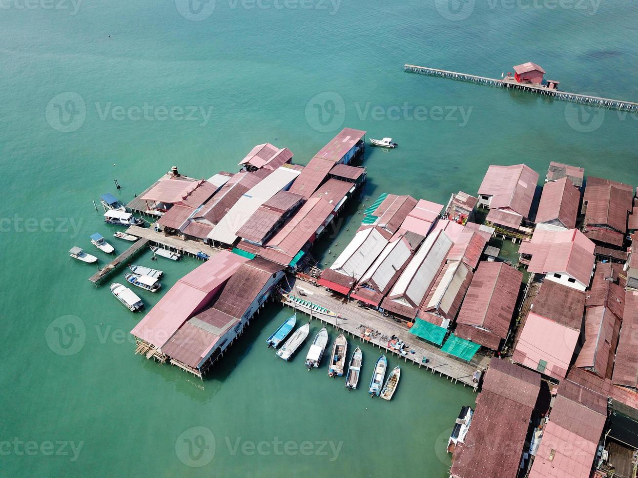 oben Aussicht von Clan Steg traditionell direkt am Wasser Haus foto