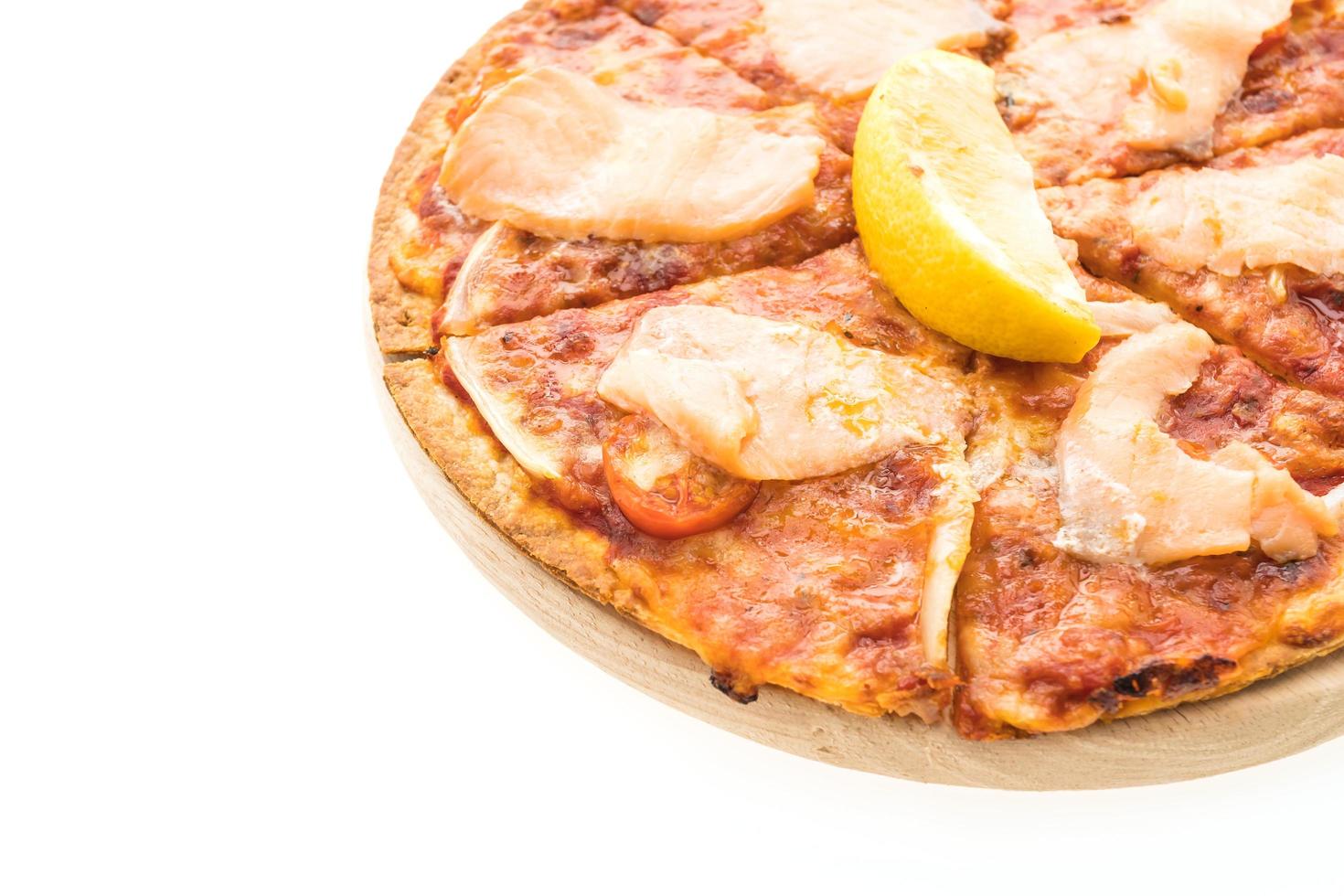 Pizza mit Räucherlachs foto