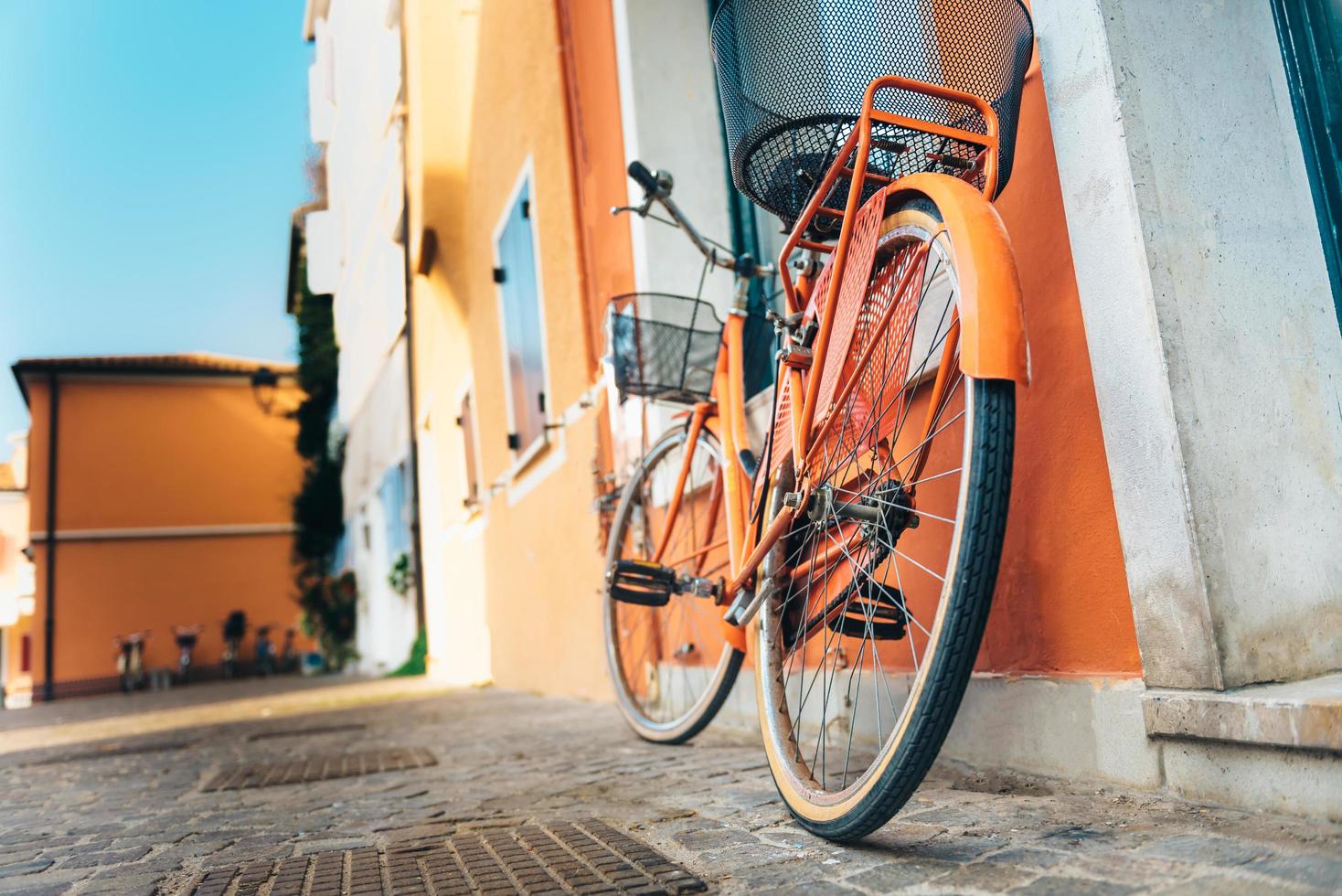 Touristenviertel der alten Provinzstadt Caorle in Italien foto