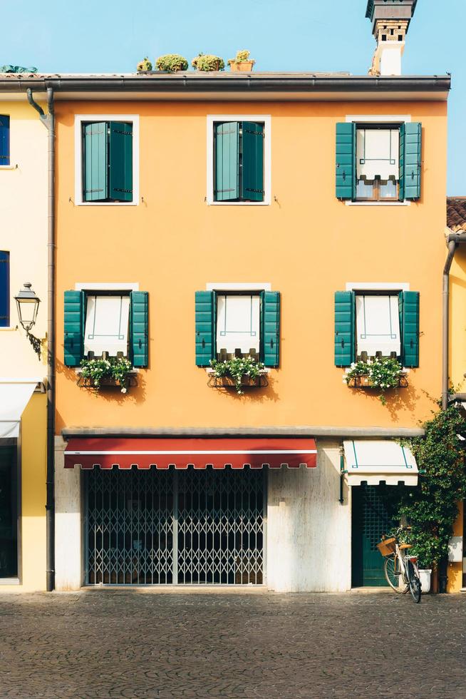 Caorle, Italien 2017 - Touristenviertel der alten Provinzstadt Caorle in Italien foto