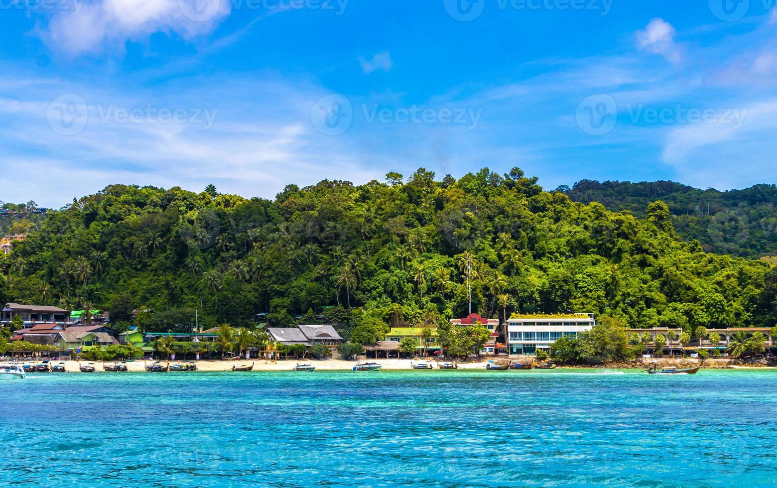 koh Phi Phi Don Thailand Insel Strand Lagune Kalkstein Felsen. foto