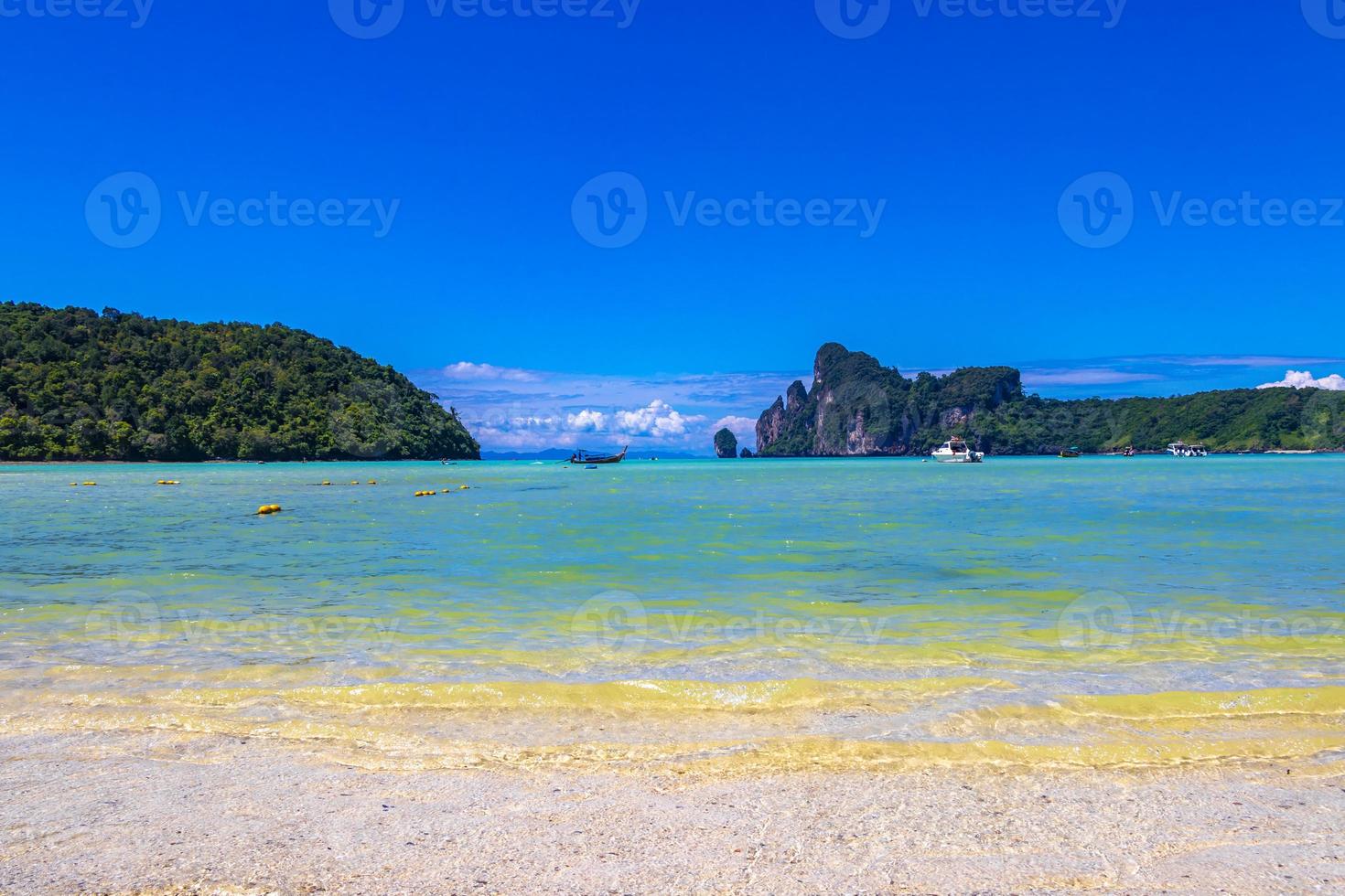 koh Phi Phi Don Thailand Insel Strand Lagune Kalkstein Felsen. foto