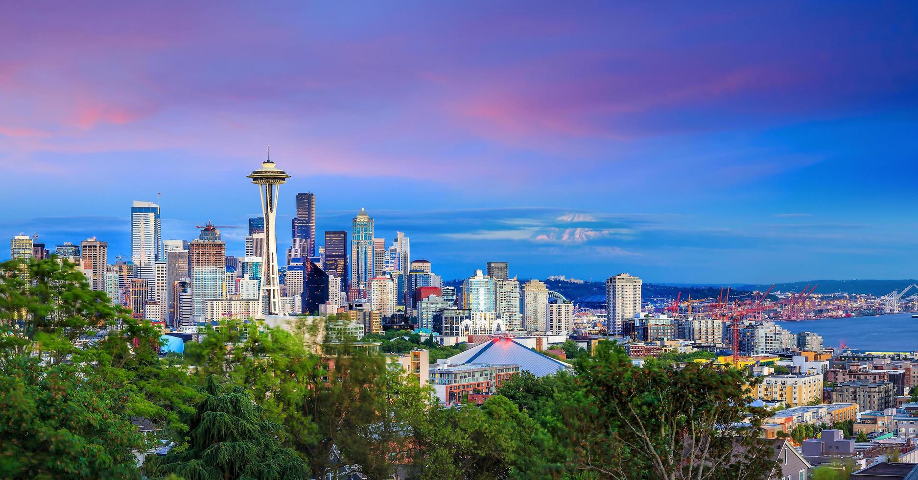 Seattle Skyline in der Dämmerung foto