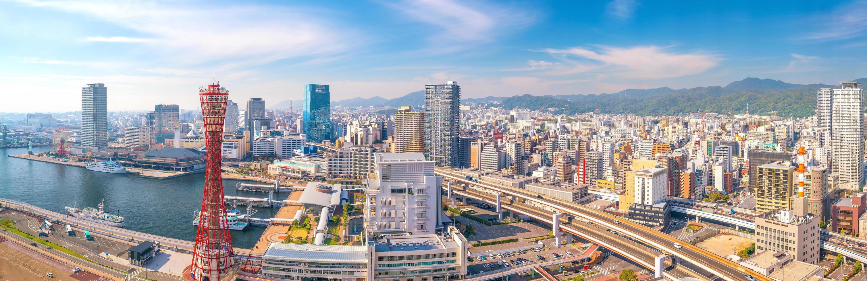 Skyline und Hafen von Kobe in Japan foto