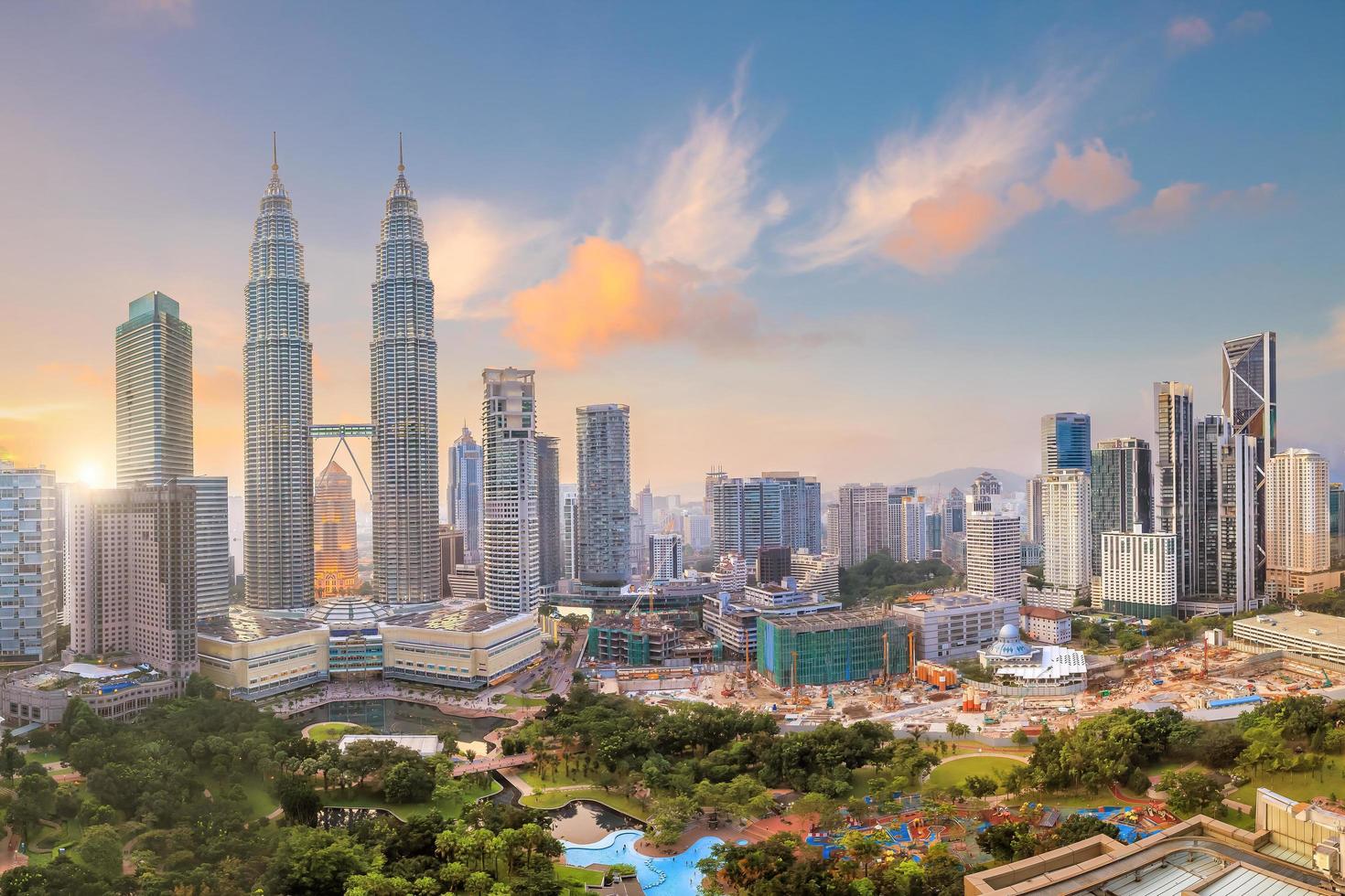 Kuala Lumper Skyline in der Dämmerung foto