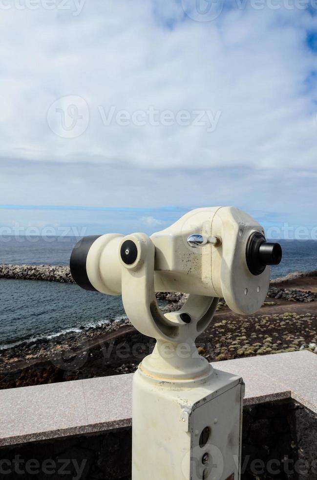 Fernglas mit Blick auf das Küste foto