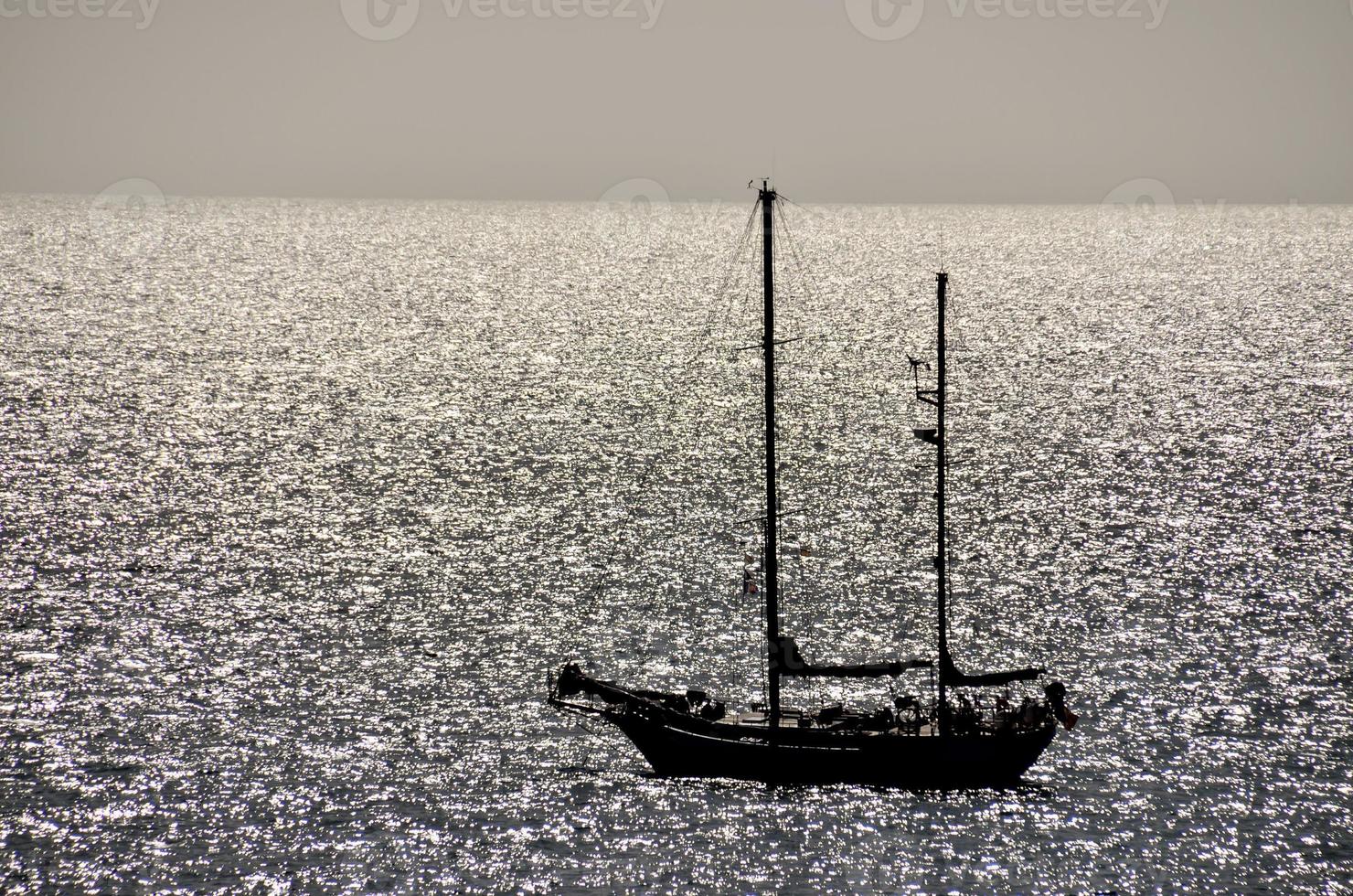 Schiff auf das Küste foto