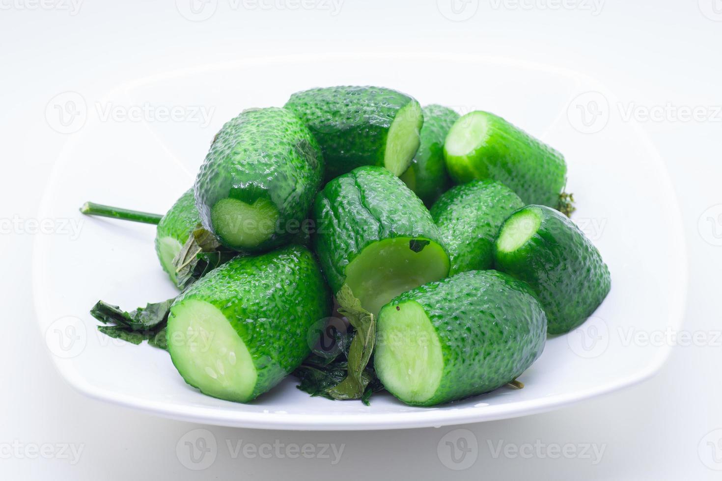 frisches Gemüse auf weißem Hintergrund foto