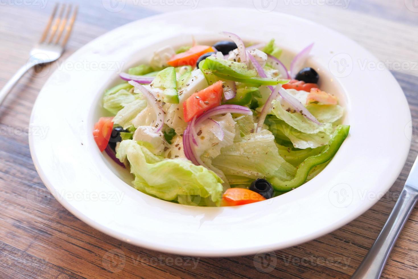 Nahaufnahme des griechischen Salats in einer Schüssel foto