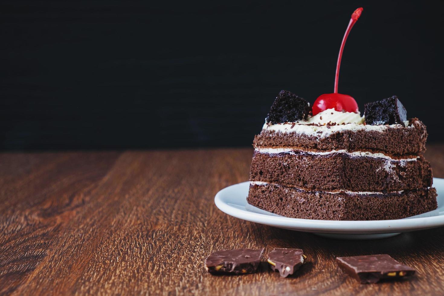 Stück Schokoladenkuchen mit Kopierraum foto