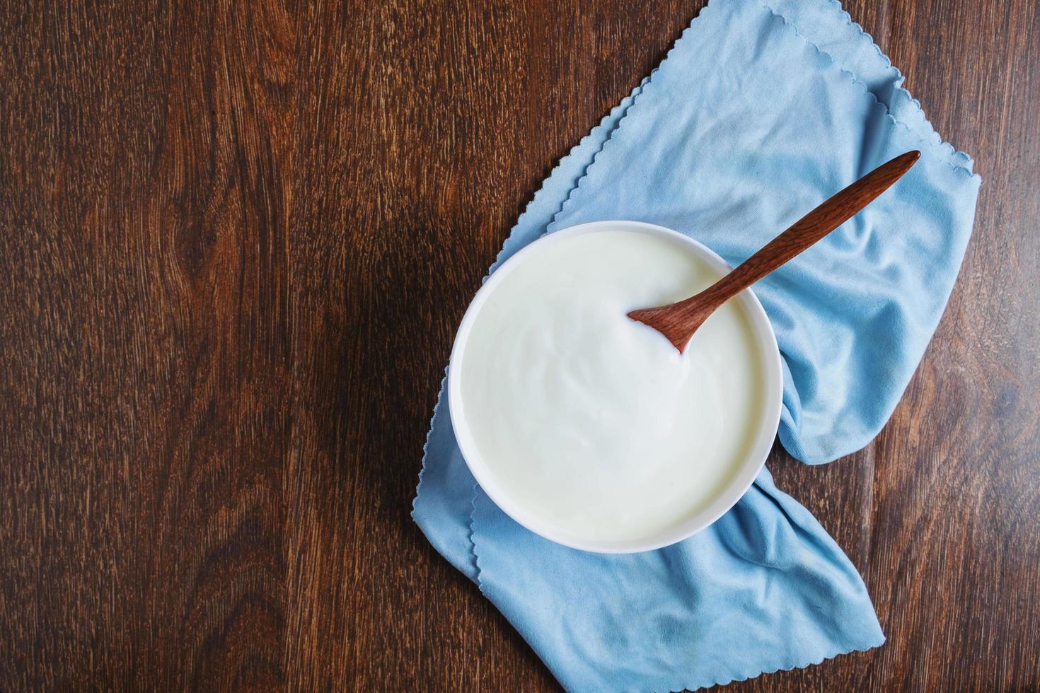 Schüssel Joghurt mit Platz zum Kopieren foto