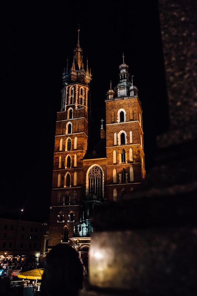 Krakau, Polen 2017 - Nächte im alten Gewerbegebiet von Krakau mit den Lichtern von Straßenlaternen foto