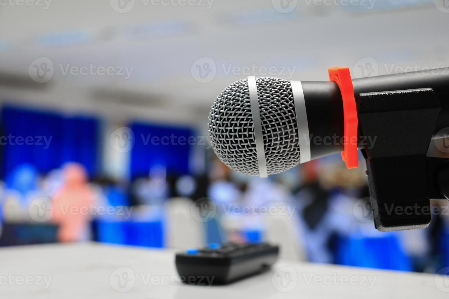 Mikrofon auf Stand schließen oben im Konferenz Zimmer foto