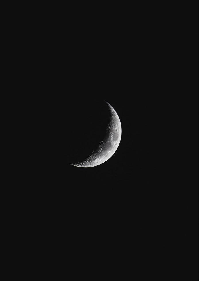 Mond mit schwarz Hintergrund foto