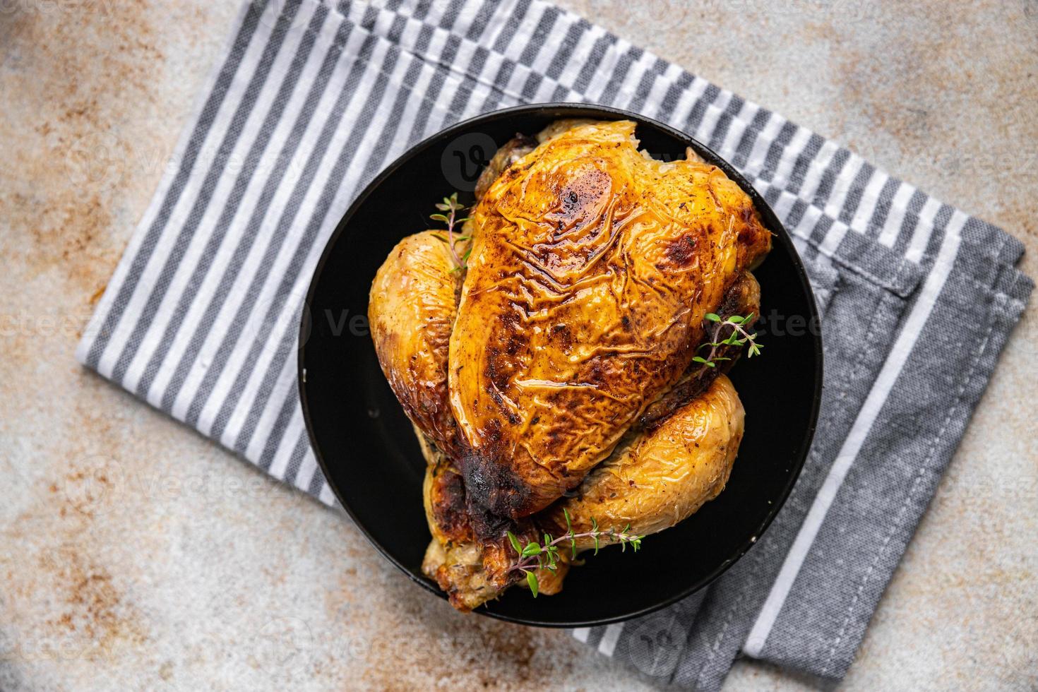 gebacken Hähnchen Fleisch Geflügel frisch Mahlzeit Essen Snack auf das Tabelle Kopieren Raum Essen Hintergrund foto