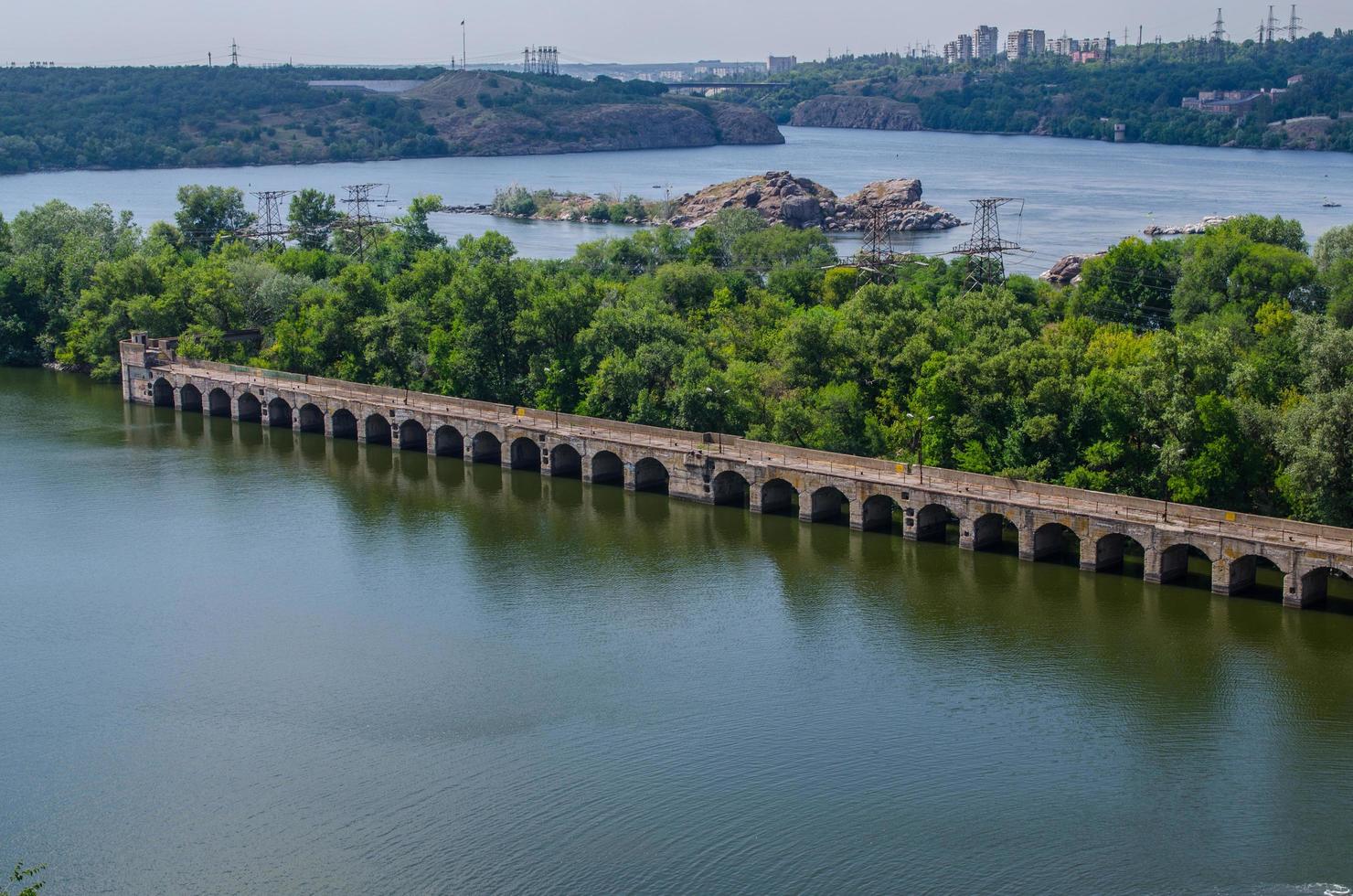 Brückenwasserkraft am Fluss Dnjepr foto