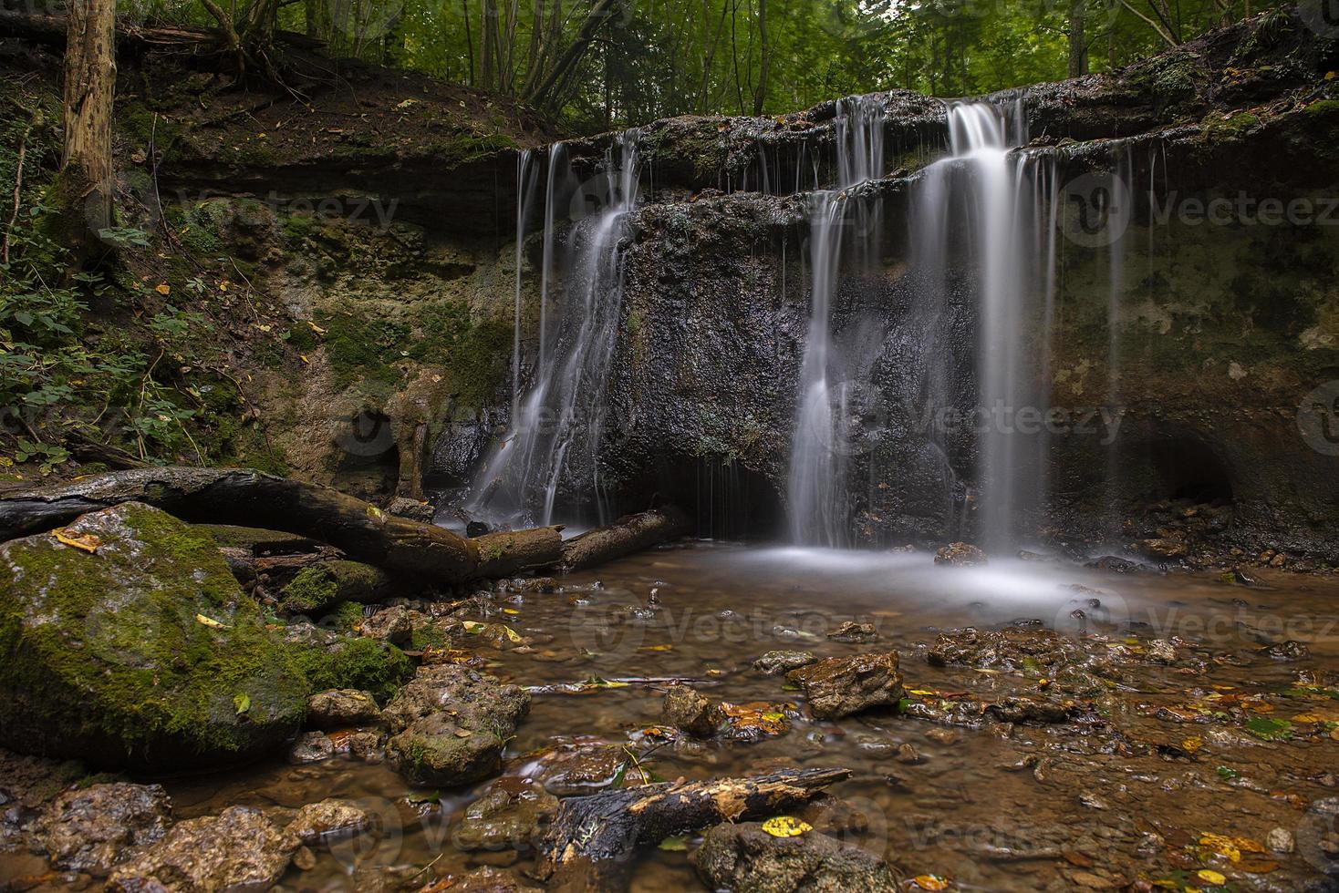 kleiner Wasserfall Dauda im Gauja-Nationalpark, Lettland foto