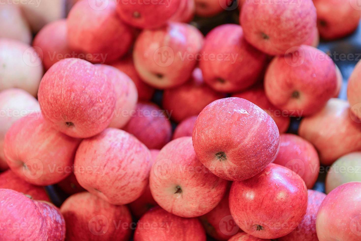 frisch Äpfel im ein Markt foto