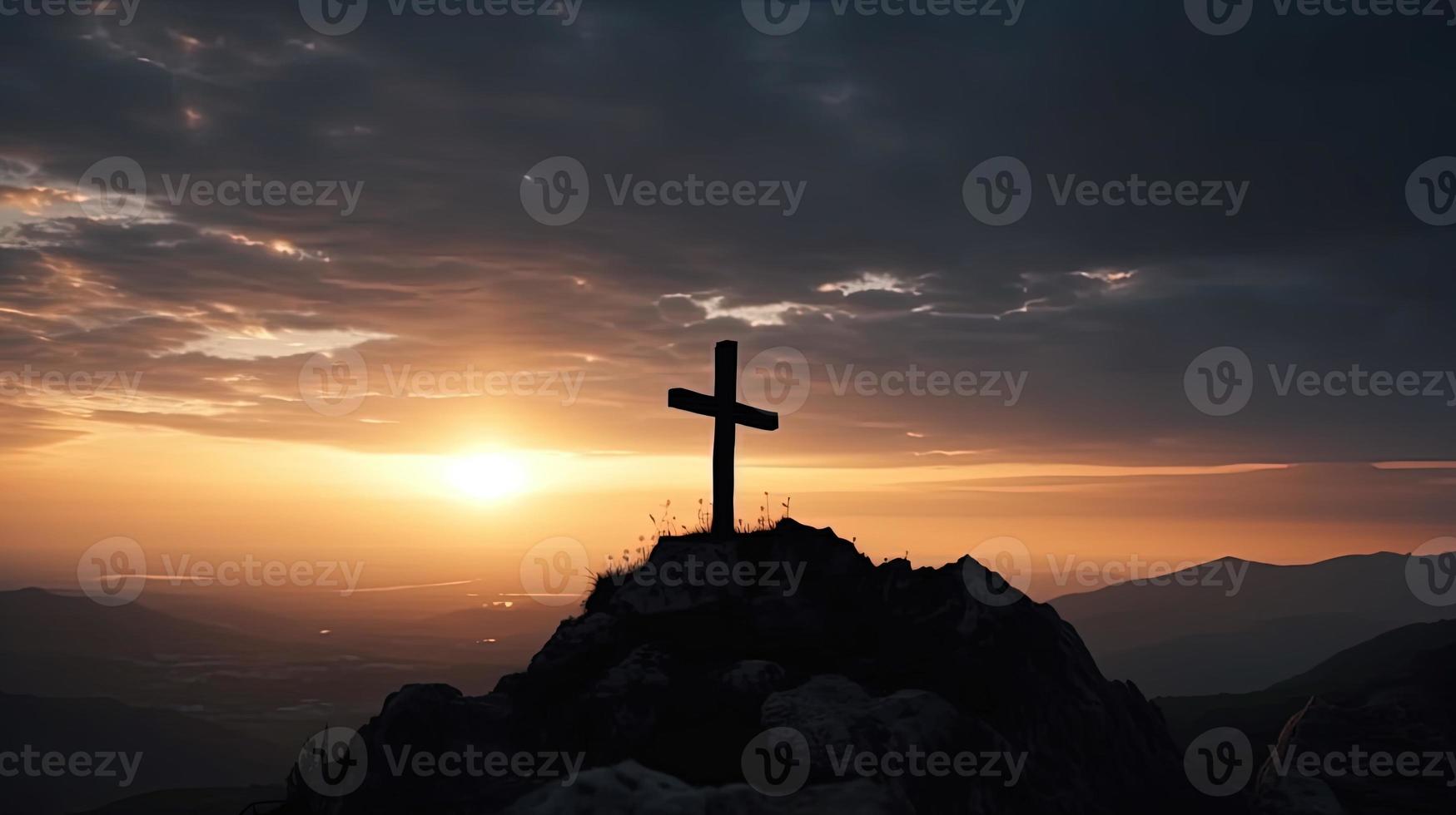 Berg Majestät künstlerisch Silhouette von Kruzifix Kreuz gegen Sonnenuntergang Himmel foto