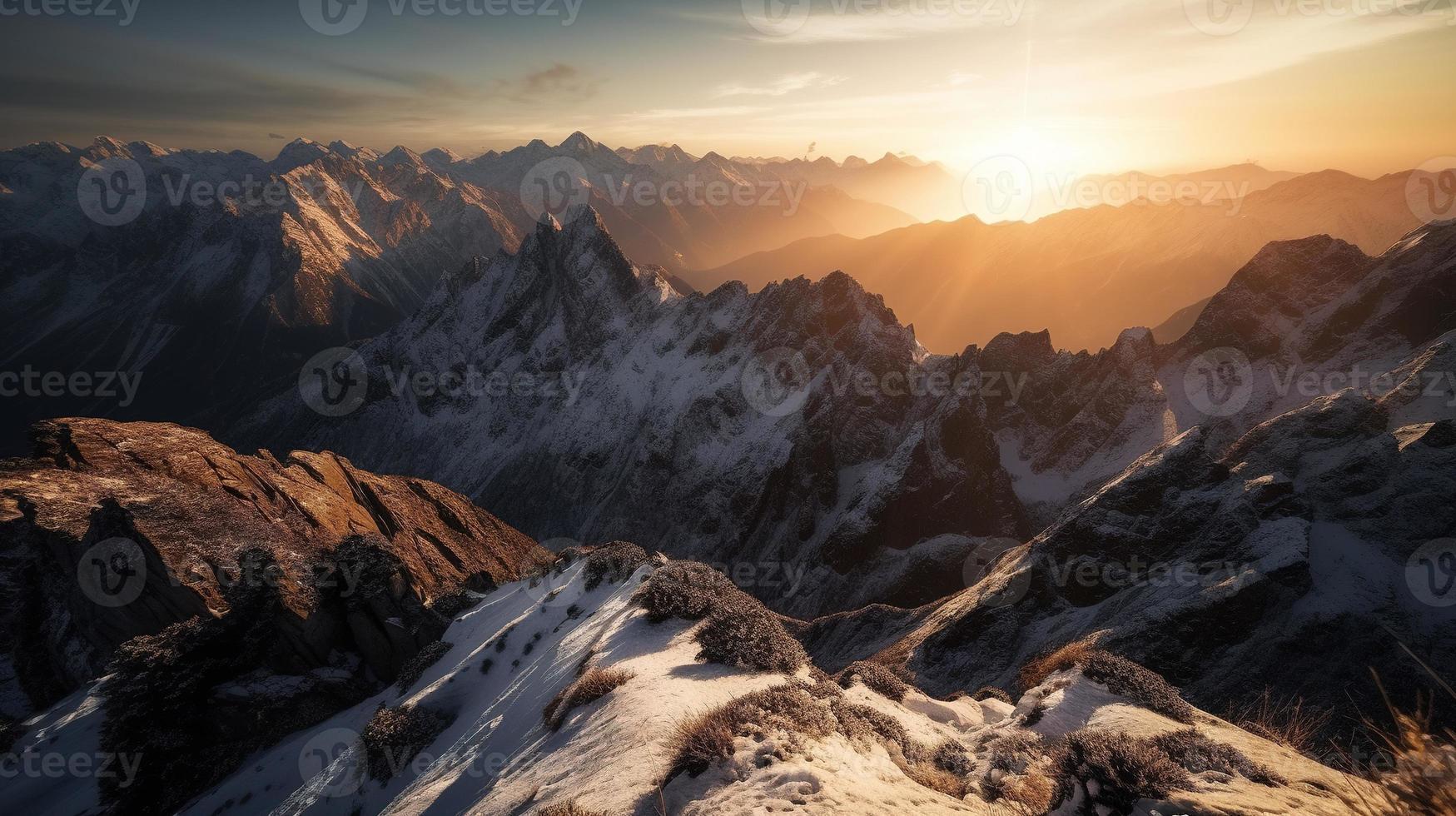 Sonnenuntergang im das Berge. Sonnenaufgang im das Berge. schön Winter Landschaft, Berg Landschaft beim Sonnenuntergang. Panorama- Aussicht von das Berge foto