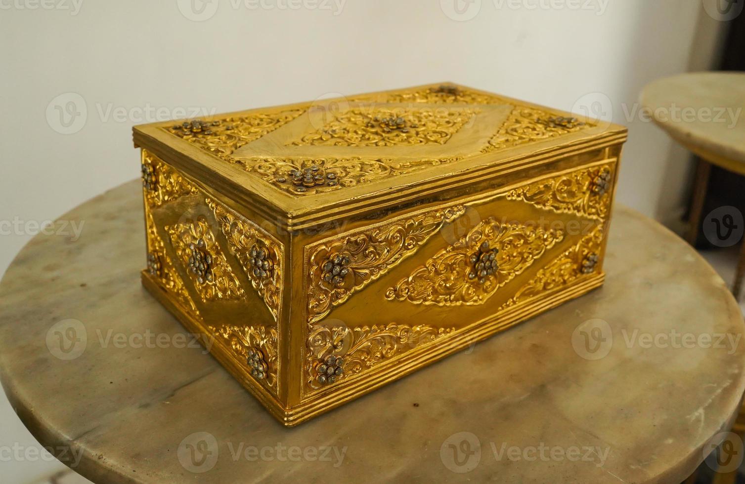 Antiquität Schmuck Kasten, gemacht von Gold gemischt Messing, das Erbe von das Yogyakarta Palast foto