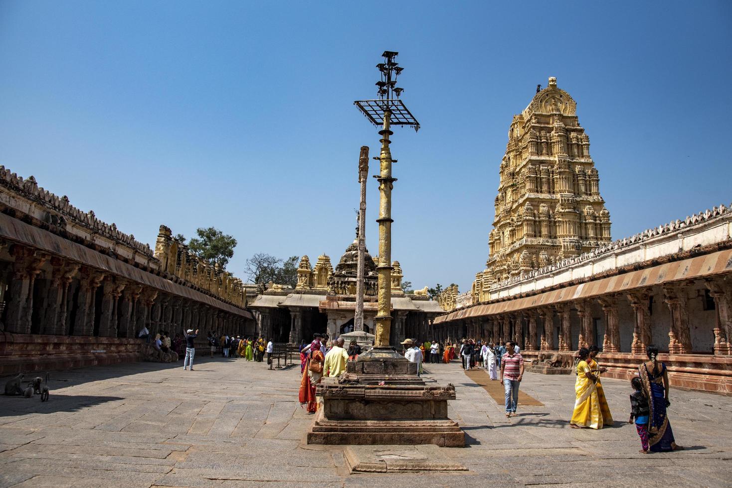 Hampi, Karnataka, Indien - - Okt. 31 2022 - - Virupaksha Tempel gewidmet zu Herr Shiva ist gelegen im Hampi im Indien. foto