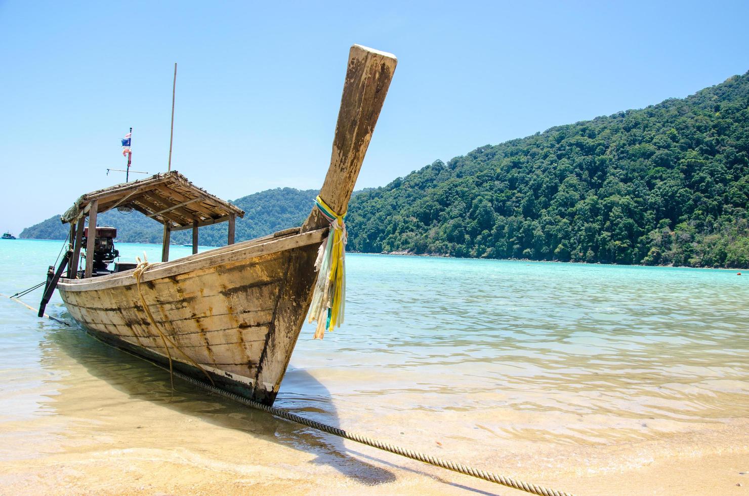 Similan Islands, Thailand, 2021 - Longtail-Boot am Strand foto
