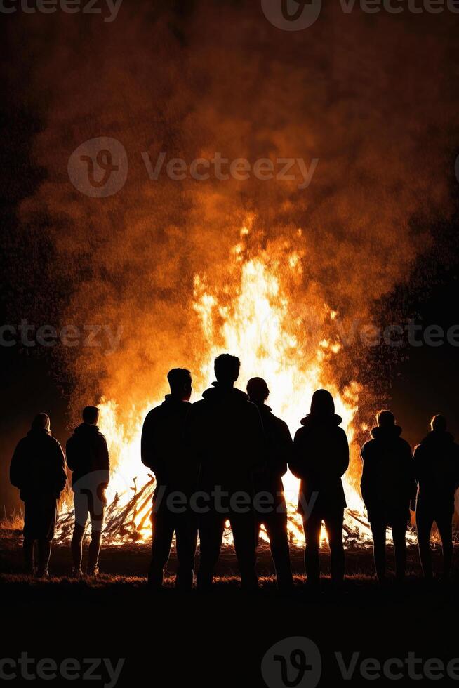 Menschen Silhouetten Aufpassen Ostern Feuer oder Lagerfeuer. Vertikale Format mit Kopieren Raum. generativ ai. foto