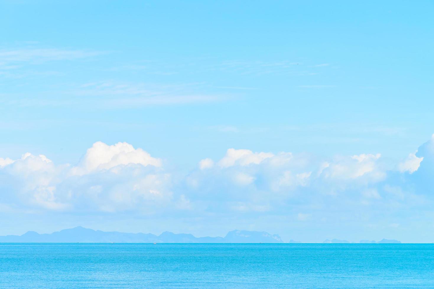 schöne tropische Insel und Meer in Thailand foto