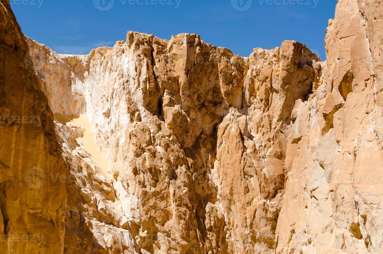 scharfe hohe Berge foto