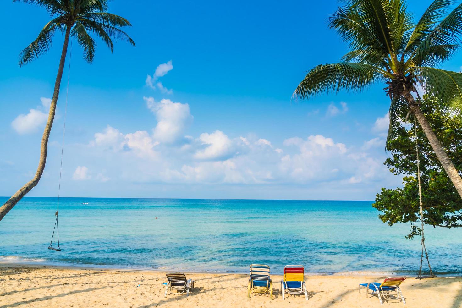 schöner tropischer Strand und Meer foto