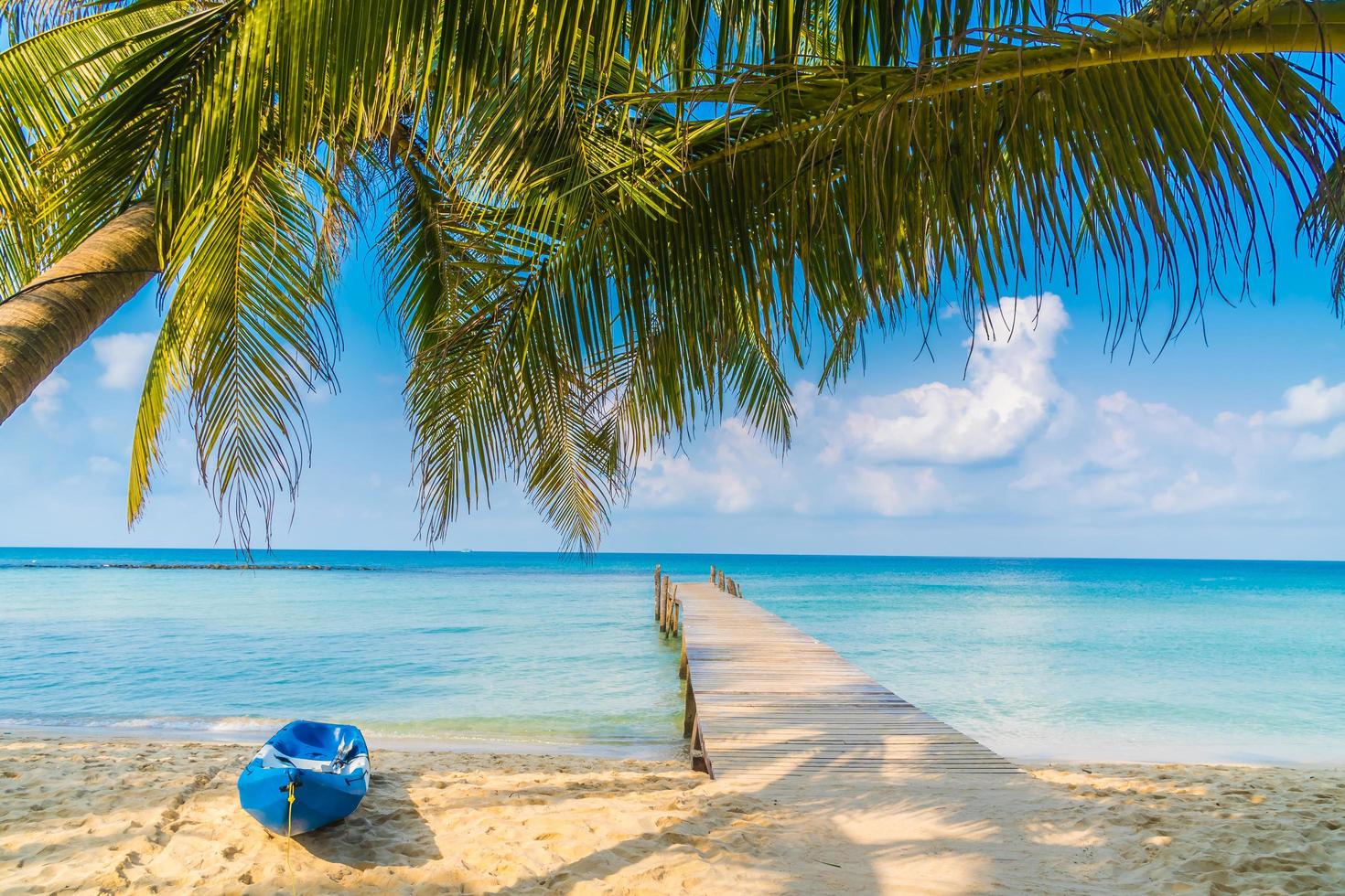 schöner tropischer Strand und Meer foto