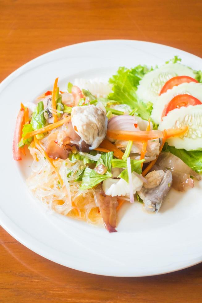 thailändischer würziger Salat foto