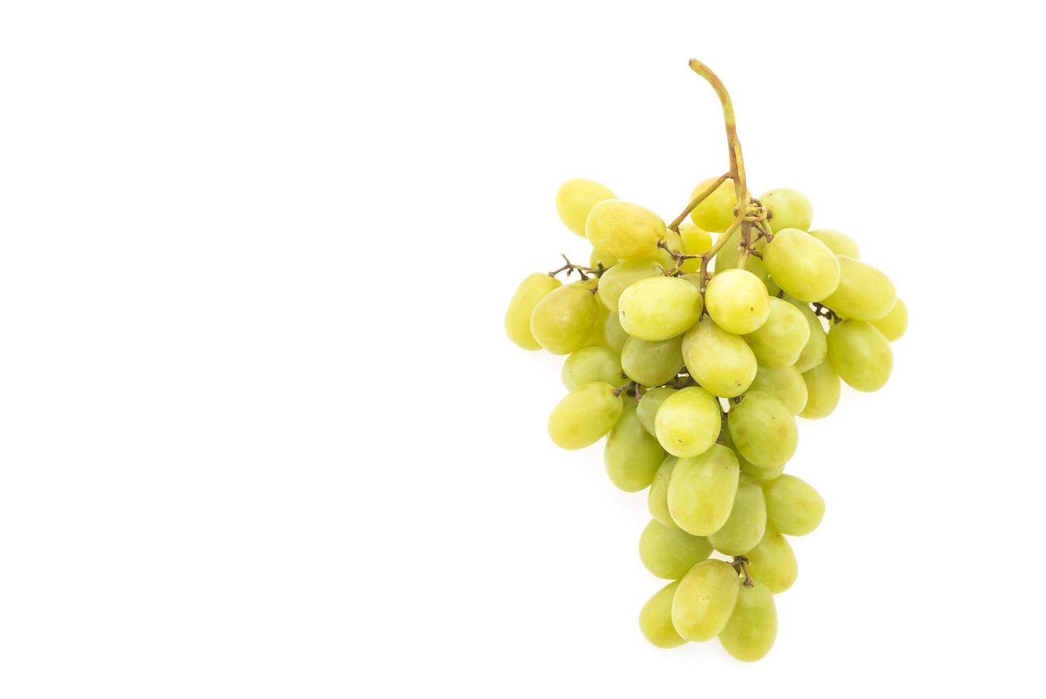 Traubenfrucht lokalisiert auf weißem Hintergrund foto