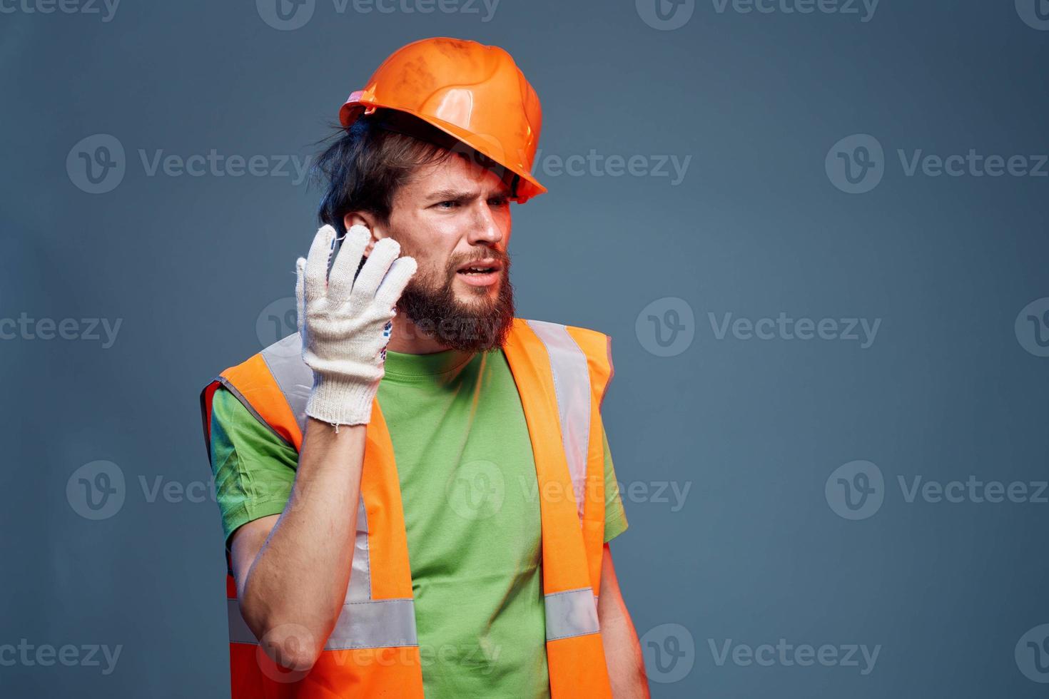 Arbeiter Mann im Konstruktion Uniform Fachmann Lebensstil Blau Hintergrund foto