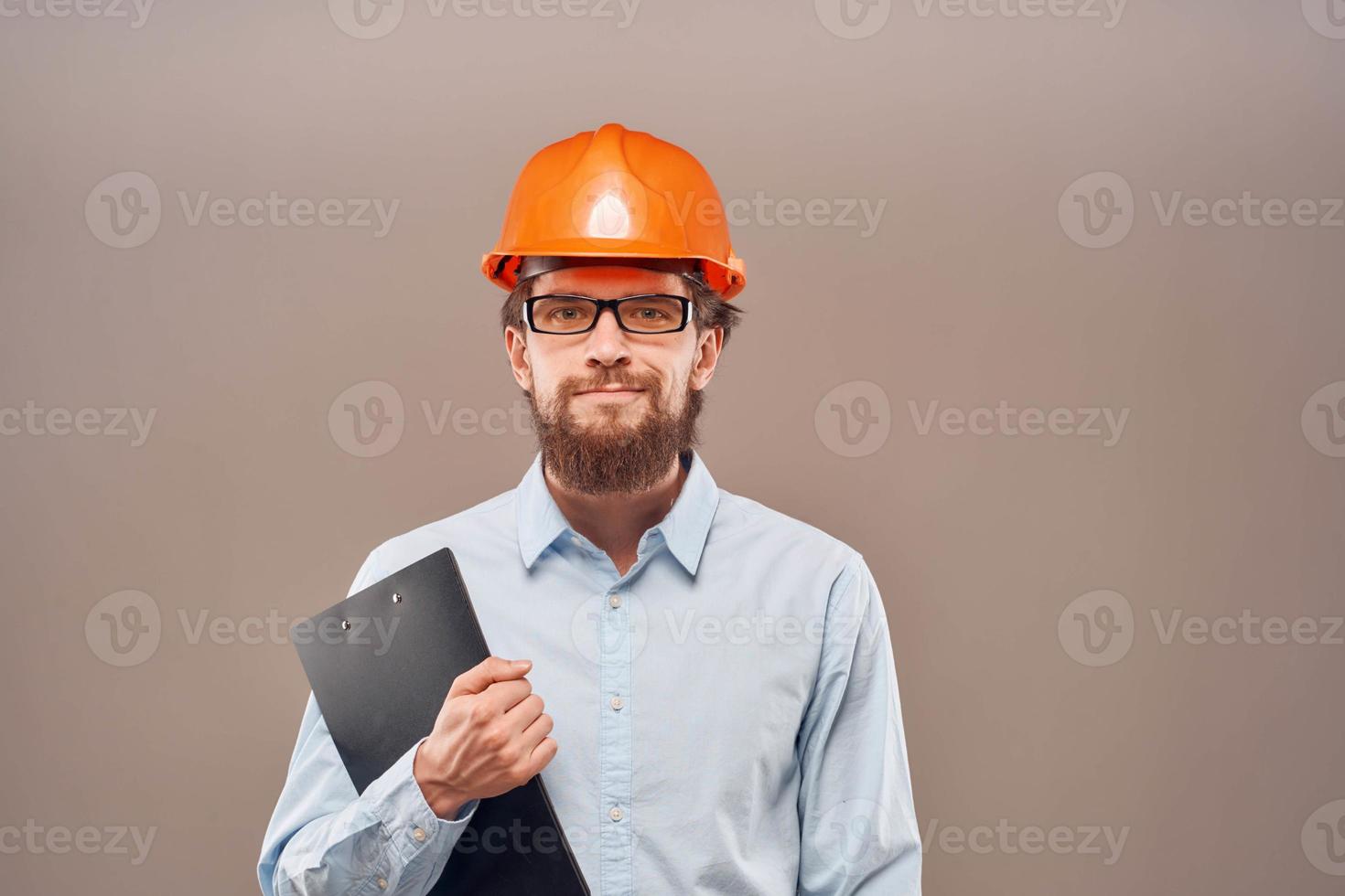 Mann im Arbeiten Uniform Fachmann Konstruktion Lebensstil foto