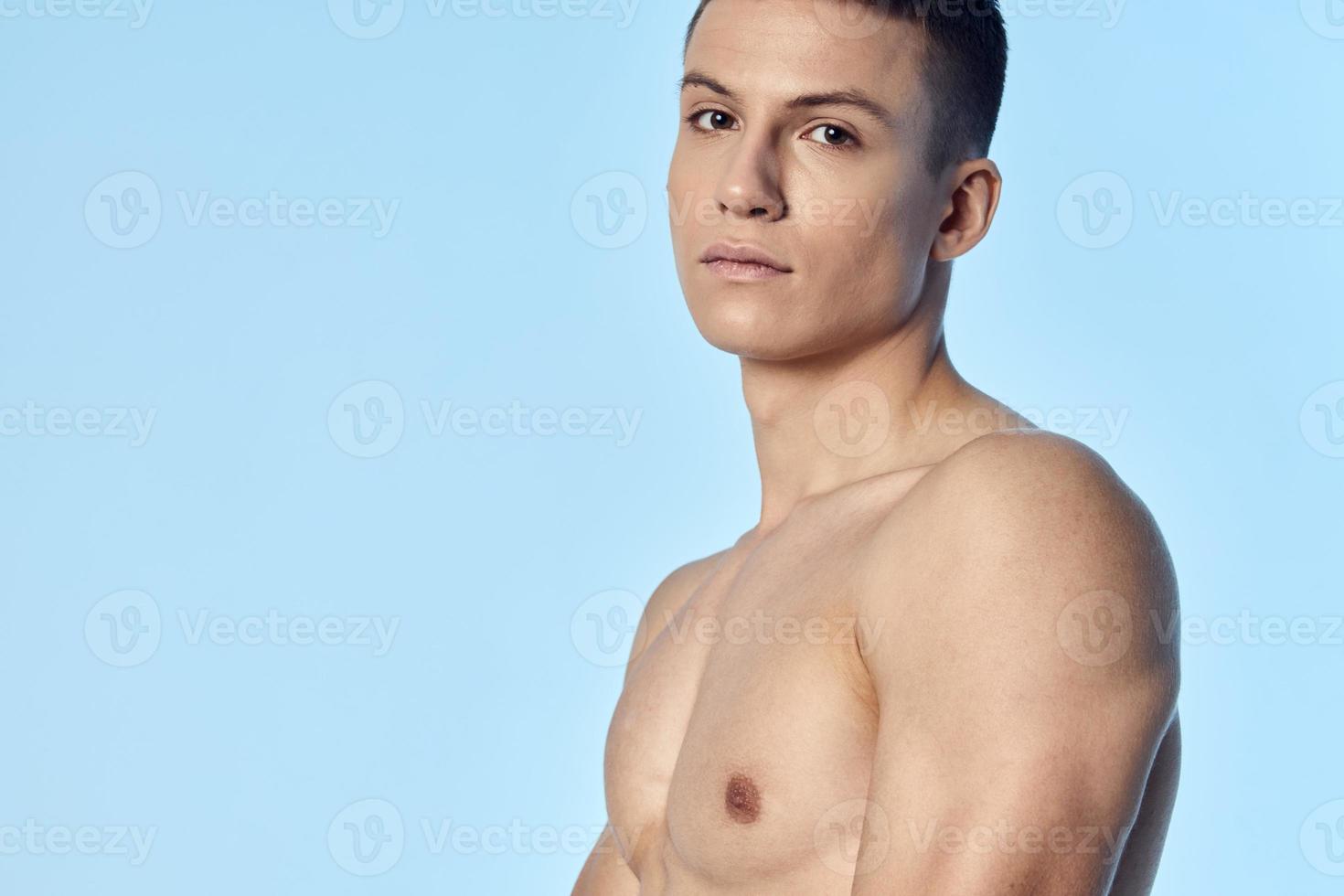 Sport Mann nackt Torso Blau Hintergrund Porträt Kopieren Raum foto