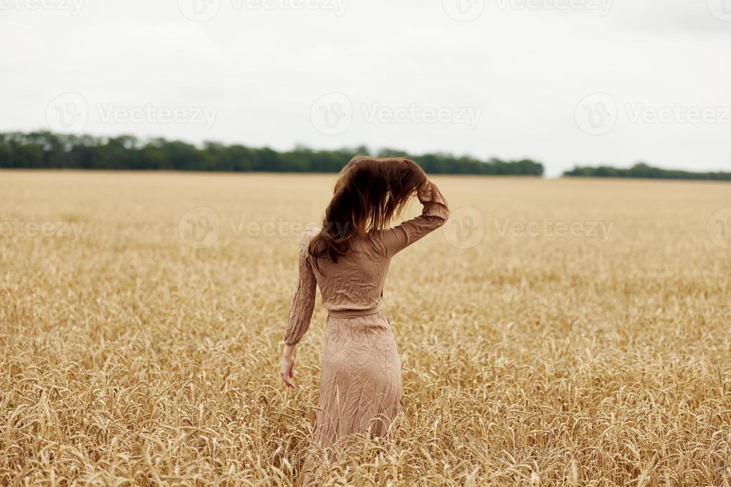 Frau Landschaft Industrie Anbau endlos Feld foto