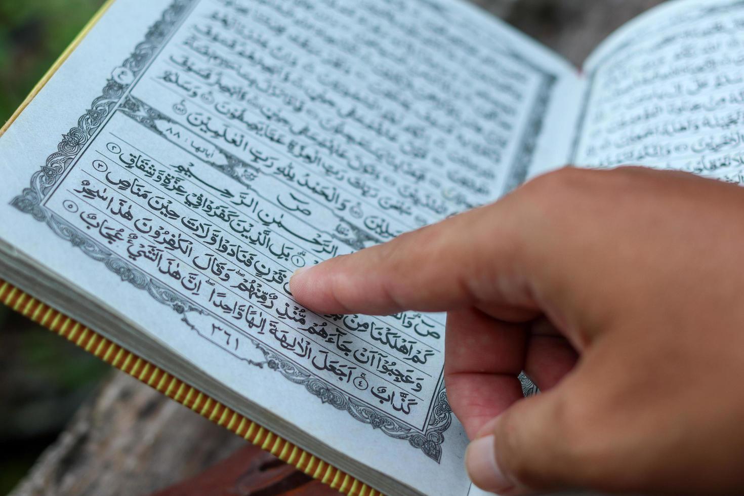 das edel Koran öffnen Sure beschlagen foto