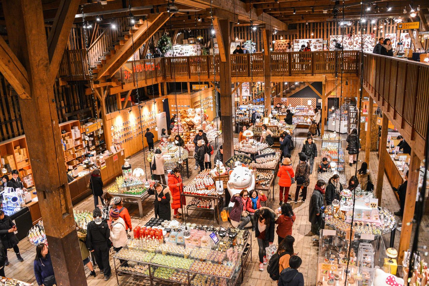 otaru, Hokkaido, Japan - - beschädigen 13, 2019-der Musik- Box Museum beim otaru, diese Gebäude Eigenschaften etwas von das älteste Musical Geräte zu Sein gefunden im otaru, Japan. foto