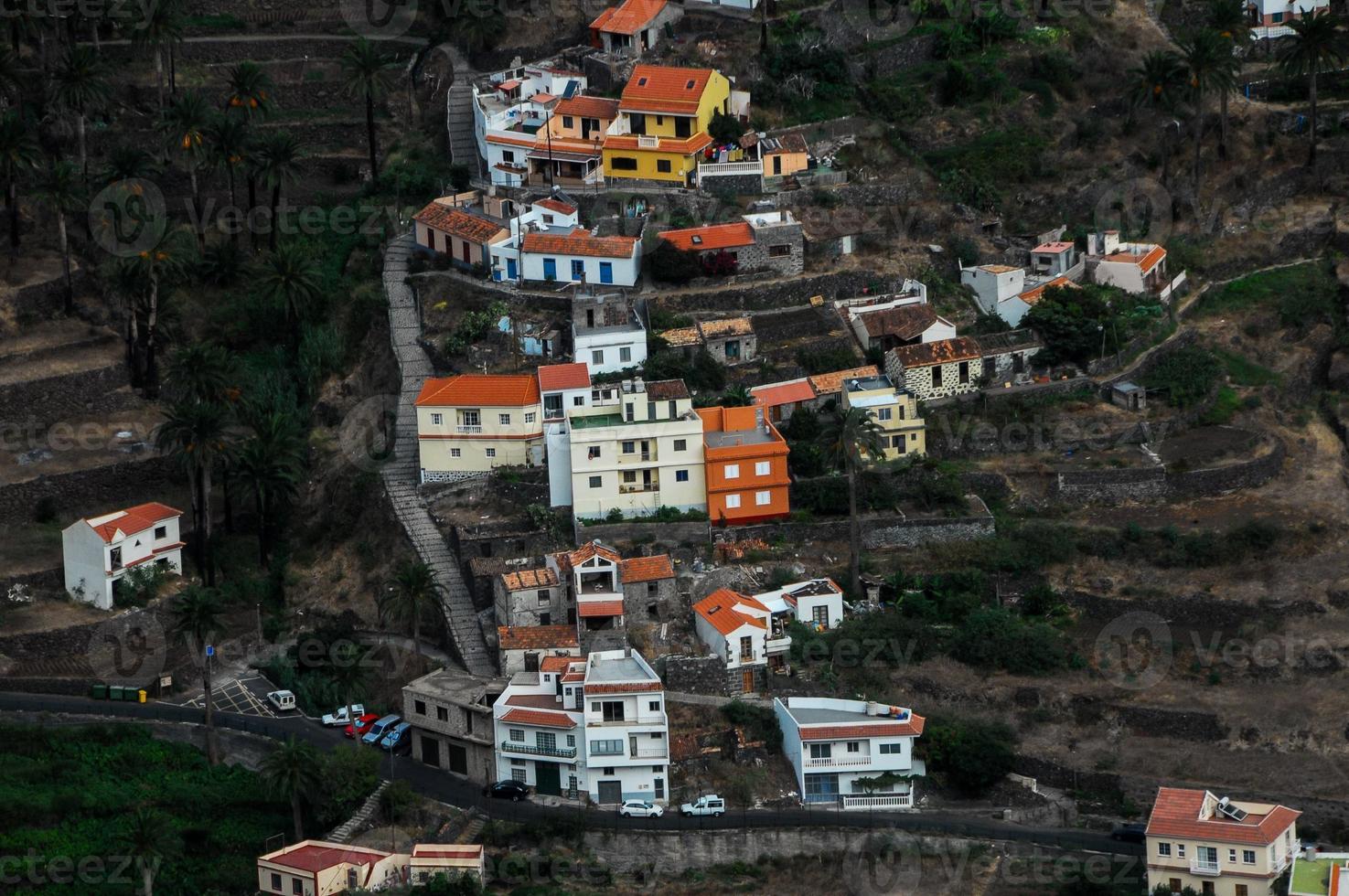 szenisch Aussicht von klein Stadt foto