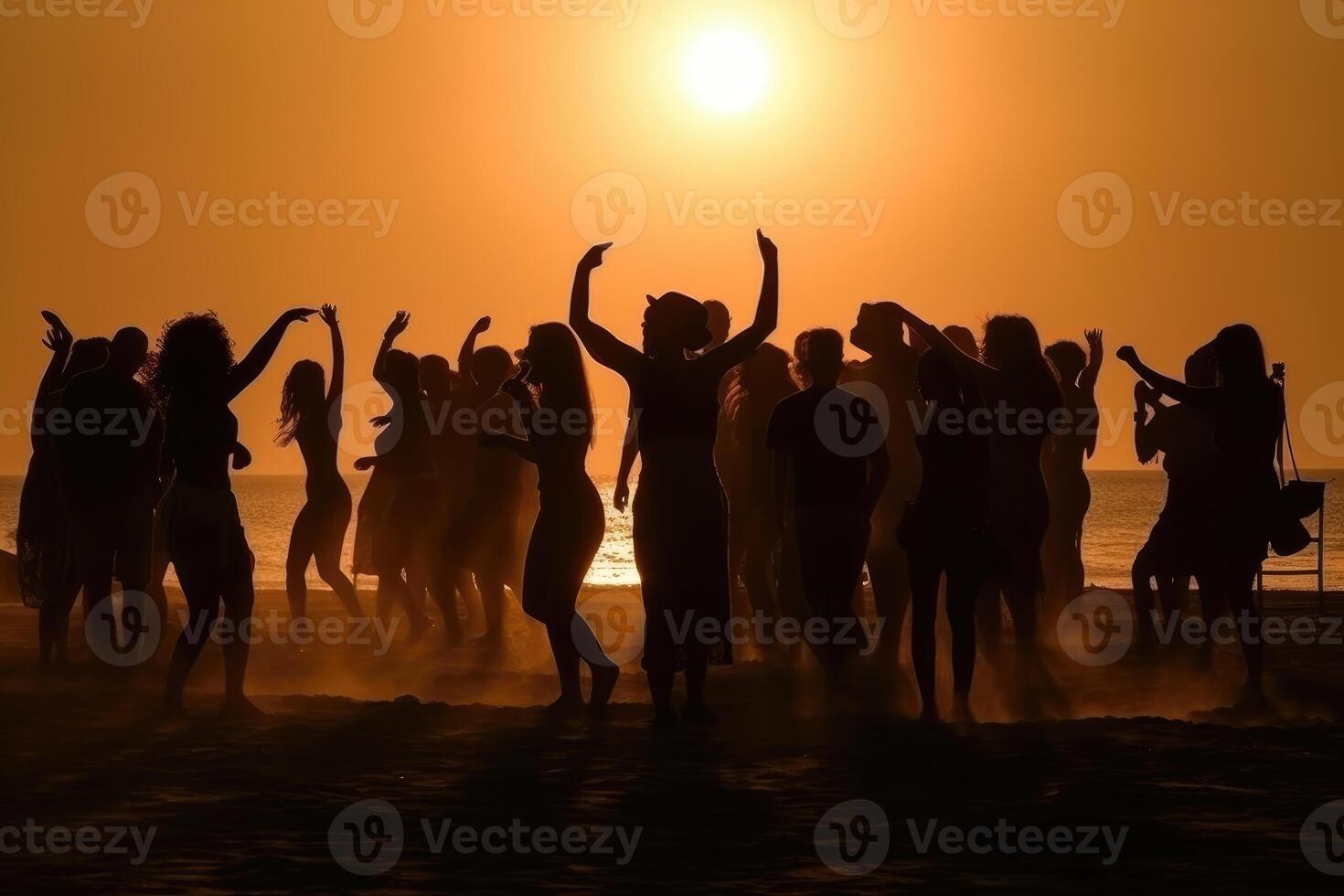 Silhouetten von Menschen Tanzen Sommer- Strand Party Konzept foto