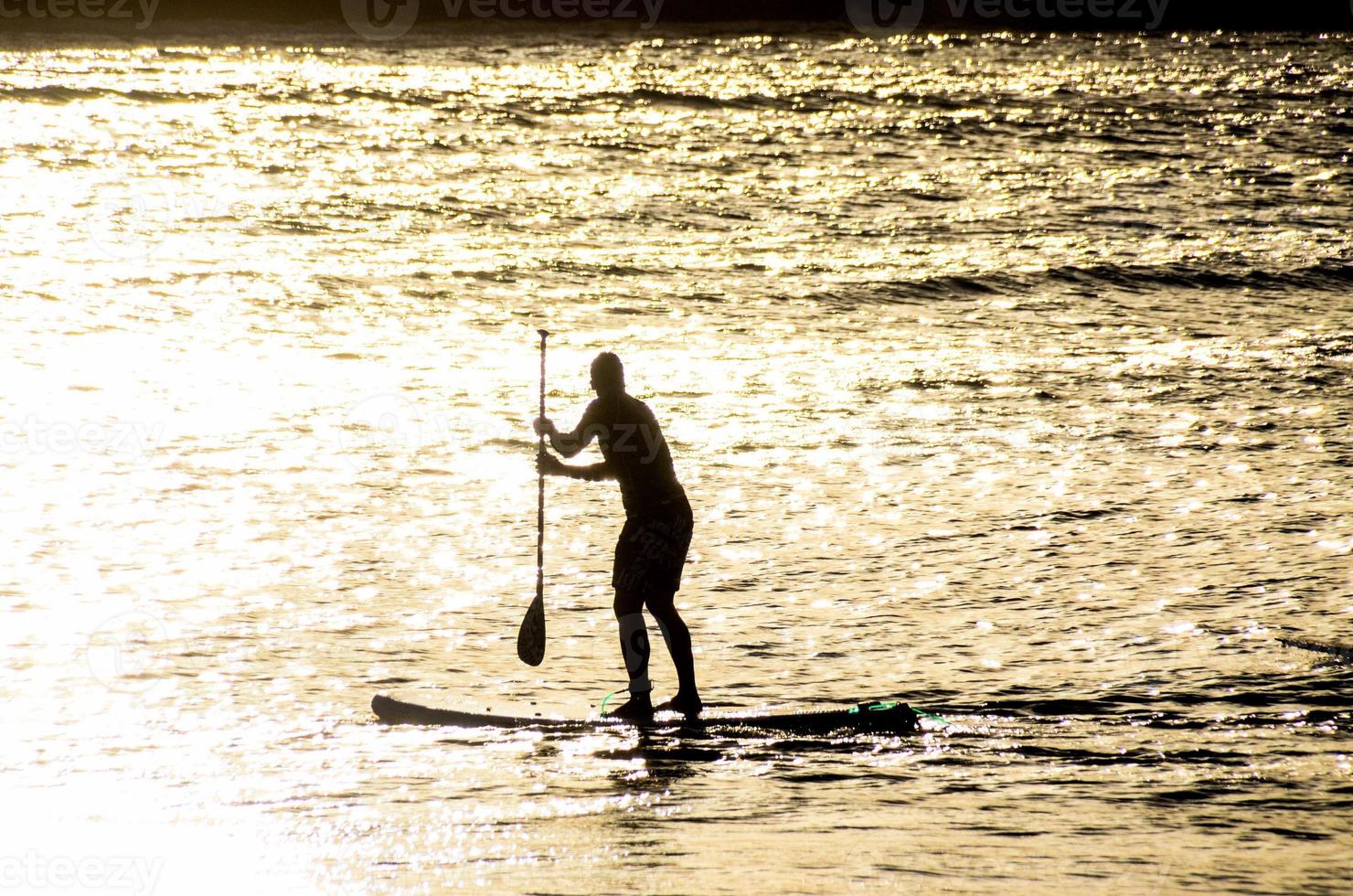 Surfen im Ozean foto