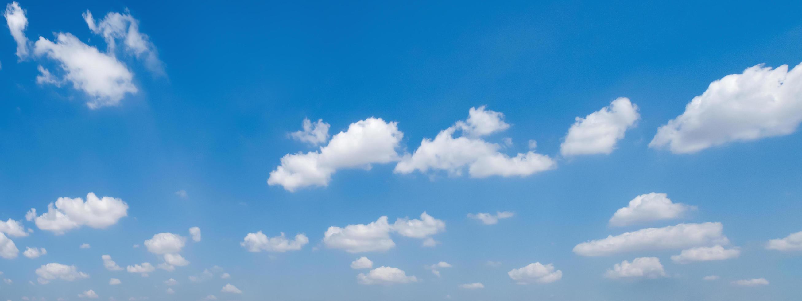 Panorama Blau Himmel mit Weiß Wolke Hintergrund Natur Aussicht foto