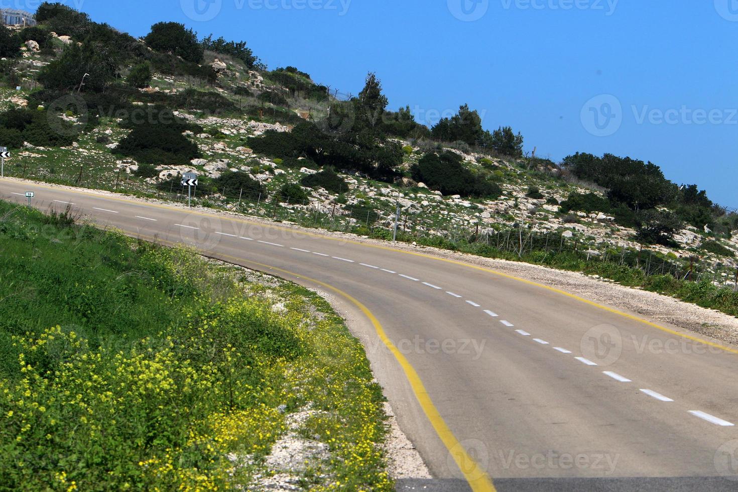 Straße im das Berge im Nord Israel. foto