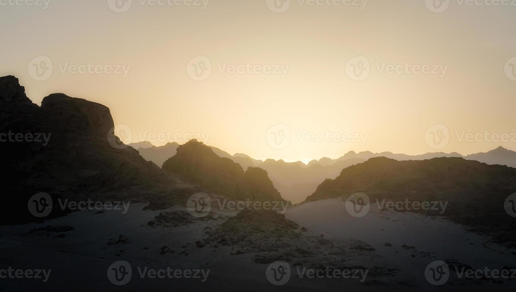 Sonnenuntergang in den Bergen foto