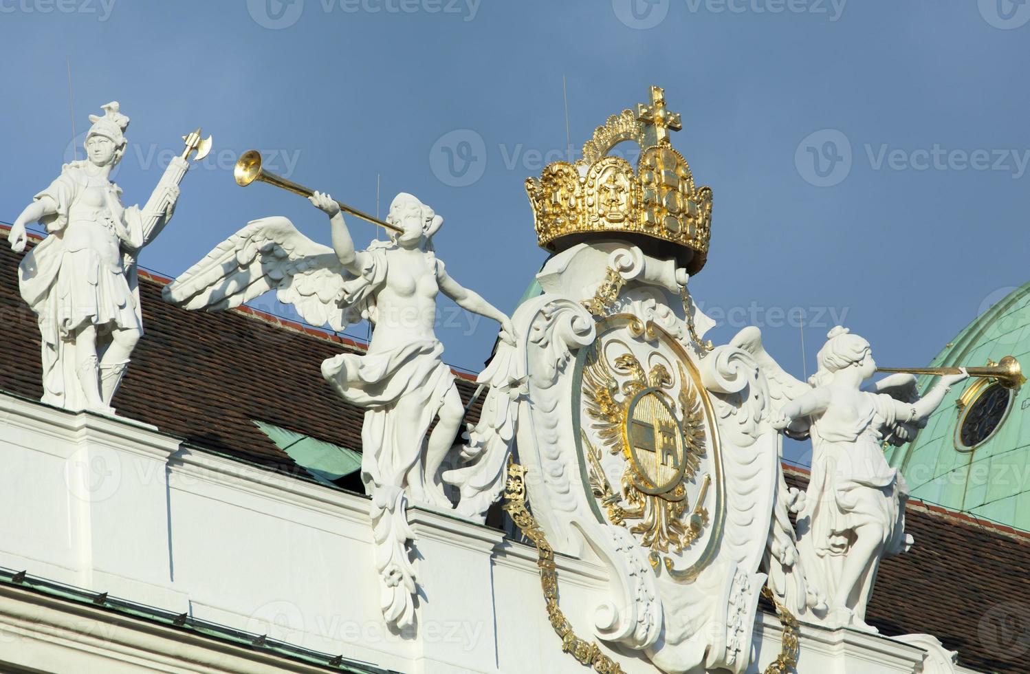 Wiens historisch Gebäude Außen mit ein Mantel von Waffen foto