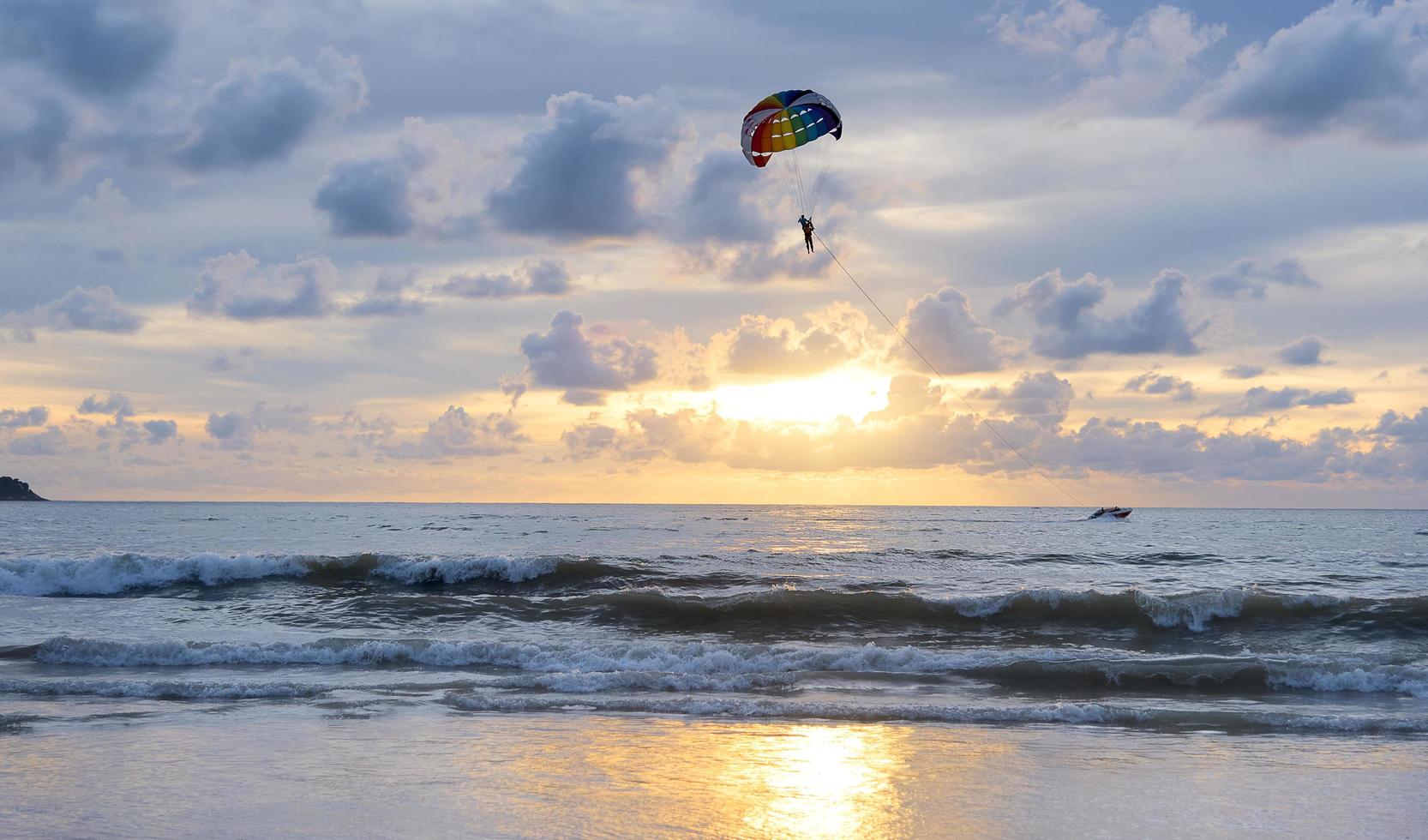 Parasailing Patong, Phuket, Thailand foto